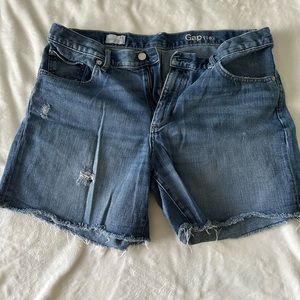 Gap Womens Boyfriend jean shorts size 31